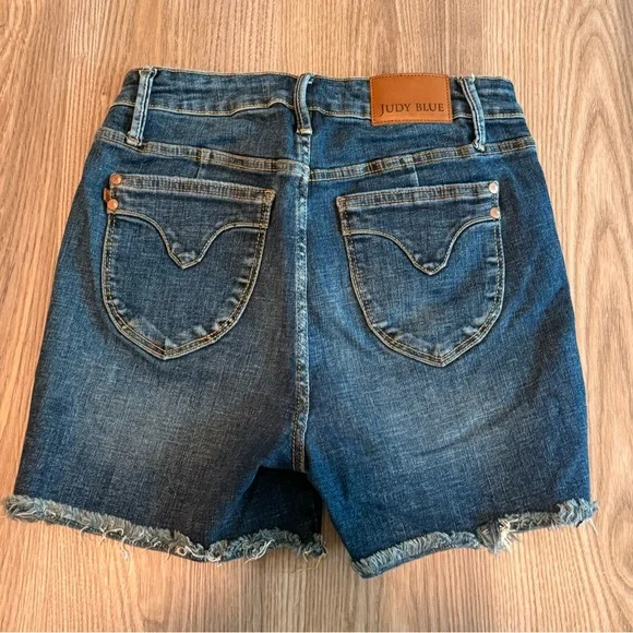 Judy Blue Fresh Bloom Tummy Control High Rise Raw Hem Jean Short size Medium - Picture 6 of 9